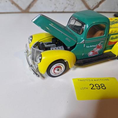 Sale Photo Thumbnail #658: approx 7 inches long the hood opens this is a diecast truck from Golden Wheel in great shape.  Perfect for a collector