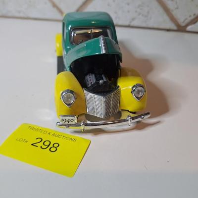 Sale Photo Thumbnail #662: approx 7 inches long the hood opens this is a diecast truck from Golden Wheel in great shape.  Perfect for a collector
