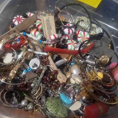 Sale Photo Thumbnail #761: this is a small container of jewelry pieces, it may be broken and mismatches jewelry, there may be a few complete pieces.  No gold or silver