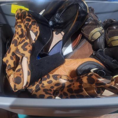 Sale Photo Thumbnail #762: we didn't really look through the tub other than to make sure that all the shoes were pairs and not single shoes, it is mostly women's small sizes but there are some childrens and maybe a mans shoe or two in there. Those cheetah print heels on top look to