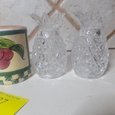 Sale Photo Thumbnail #782: salt and Pepper Shakers