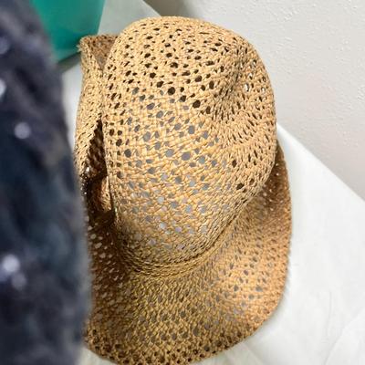 Lot 385 Vintage hats #2