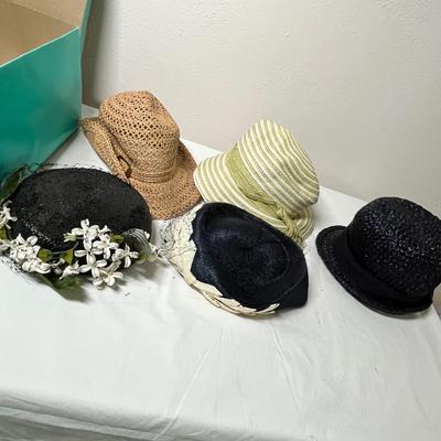 Lot 385 Vintage hats #2