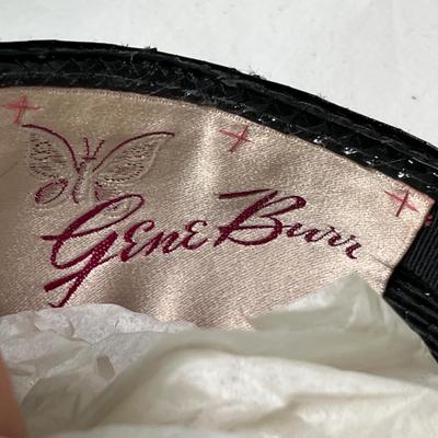Lot 385 Vintage hats #2