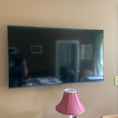 C213 Samsung Flatscreen 43" Television