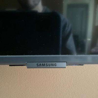 C213 Samsung Flatscreen 43" Television
