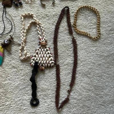 C216 Lot of Miscellaneous Costume Jewelry