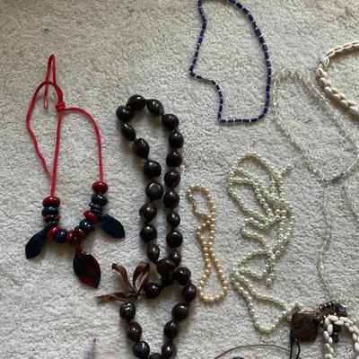 C216 Lot of Miscellaneous Costume Jewelry