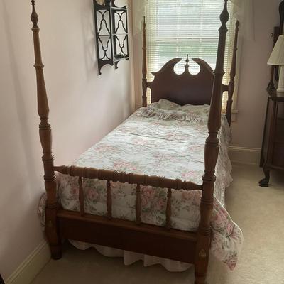 A227 Pair of Twin Colonial Yew Wood Post Beds with Laura Ashley Bedding
