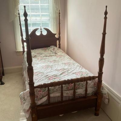 A227 Pair of Twin Colonial Yew Wood Post Beds with Laura Ashley Bedding