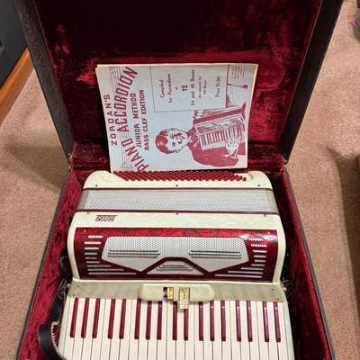 Sale Photo Thumbnail #13: Beautiful vintage 1950s Brindisi 3 1/2 Octave accordion with case.