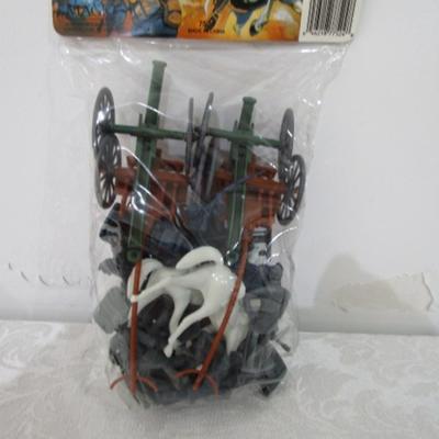 Sale Photo Thumbnail #214: 26 pieces (includes cannons flag, etc.), See pictures