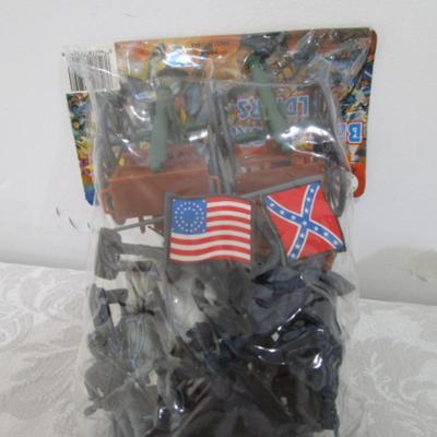 Sale Photo Thumbnail #215: 26 pieces (includes cannons flag, etc.), See pictures