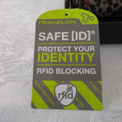 Sale Photo Thumbnail #477: Keeps ID & credit cards safe
