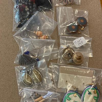 Nature theme post earrings