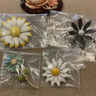 Flower brooches