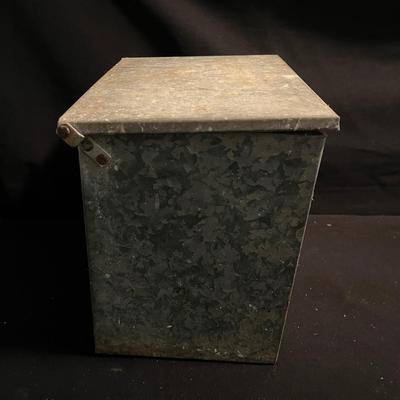 Guyan Tin Milk Box + Biltmore & Borders Glass Milk Bottles (DR-MG)