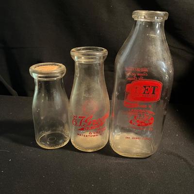 Guyan Tin Milk Box + Biltmore & Borders Glass Milk Bottles (DR-MG)