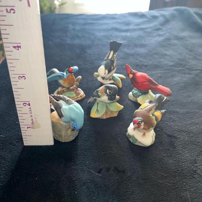 Sale Photo Thumbnail #360: Set of 6 small ceramic birds - see pics for details