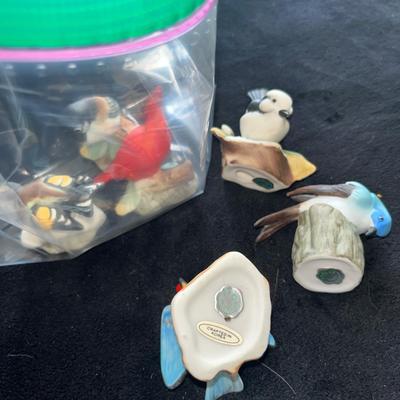 Sale Photo Thumbnail #362: Set of 6 small ceramic birds - see pics for details
