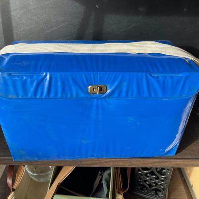 Sale Photo Thumbnail #390: 1986 vintage Tupperware picnic basket with contents - rare find