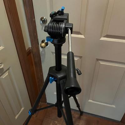 Chiron 1000 Telescoping Tripod & More Tripods (DR-MG)