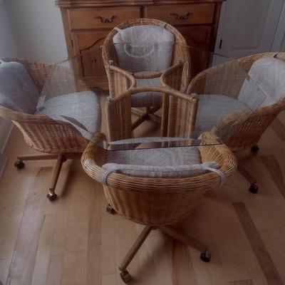 Contemporary Design Real Wicker Five-Piece Table and Chair Set Hexagonal Beveled Glass Table with Cushioned Swivel Chairs on Castors