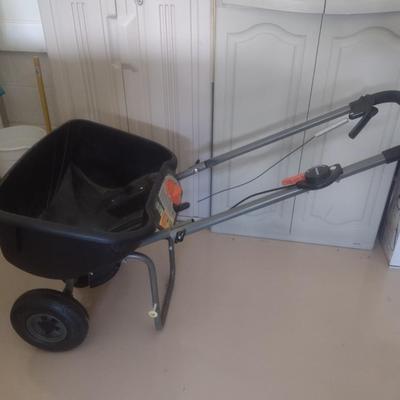 Scott's Brand Push Spreader