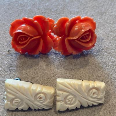 2 pairs Bake lite clip on earrings