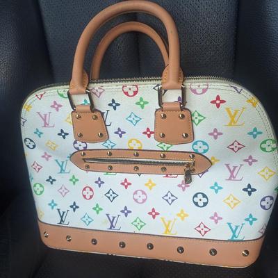 Sale Photo Thumbnail #835: Beautiful Louis Vuitton handbag.  Please see all photos.  We believe it to be authentic.   It is a little stiff.  The zipper works well.  We do not have the long shoulder strap or the  dust bag