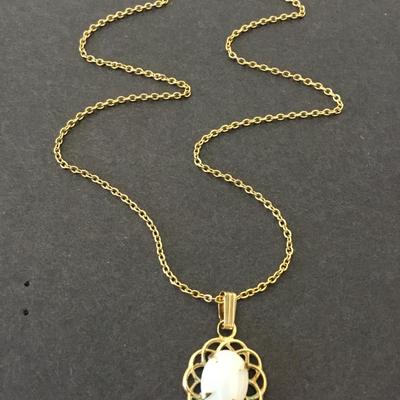 Vintage moonstone dainty pendant necklace