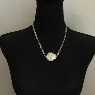 Vintage Silver-tone shell necklace, light chain