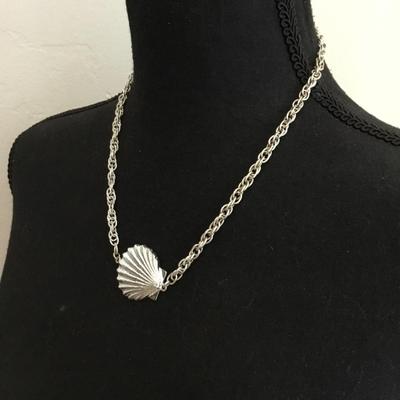 Vintage Silver-tone shell necklace, light chain