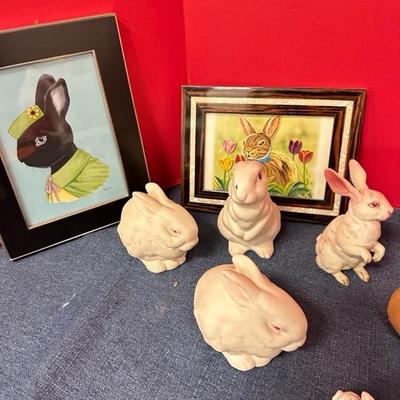 Lot 82 collection of bunny related items