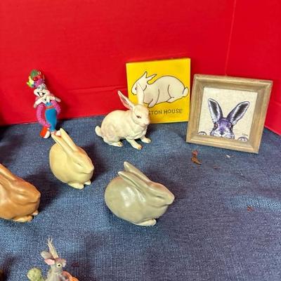 Lot 82 collection of bunny related items