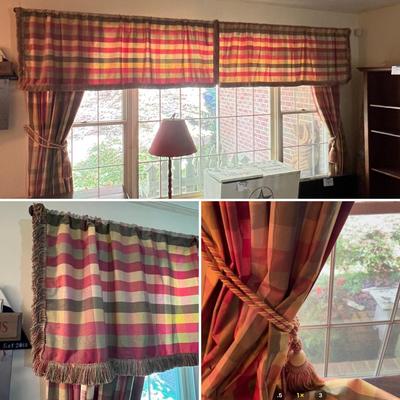 Country Curtains - Checkered Drapes With Valance (LR-RG)