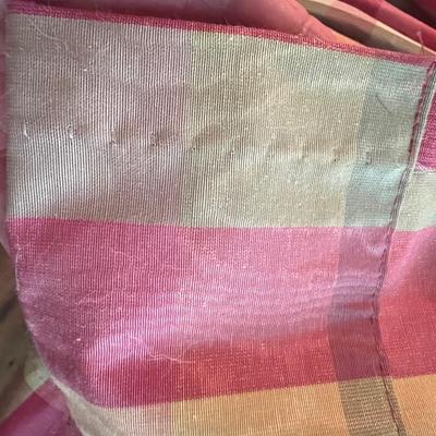 Country Curtains - Checkered Drapes With Valance (LR-RG)