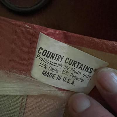 Country Curtains - Checkered Drapes With Valance (LR-RG)