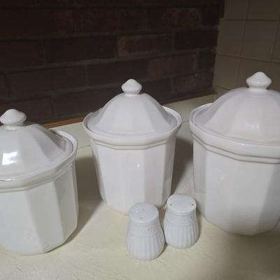 Canister set with salt and pepper shaker