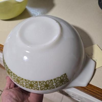 Pyrex bowls
