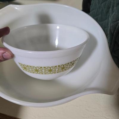 Pyrex bowls