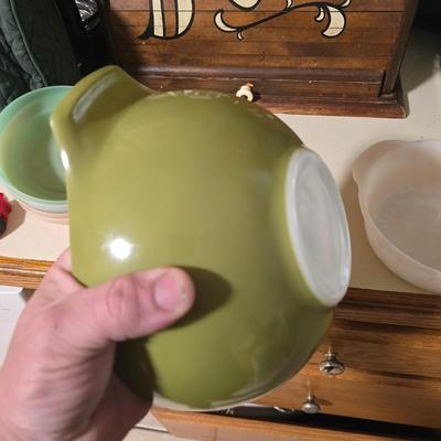 Pyrex bowls