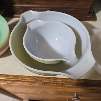 Pyrex bowls