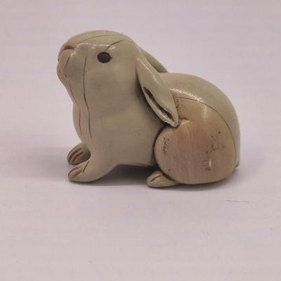Netsuki rabbit figurine - Alva Museum replica