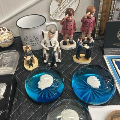 Lot 139 various home decor