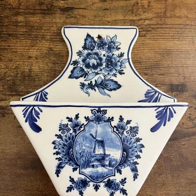 Holland hand painted wall pocket