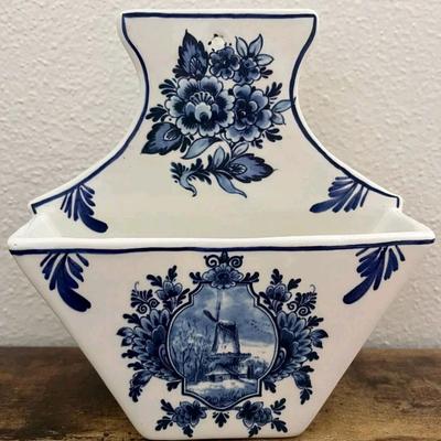 Holland hand painted wall pocket