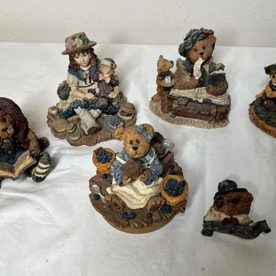 Lot 434 Boyd's Bear figures