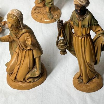 Lot 440 Nativity set