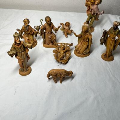 Lot 440 Nativity set
